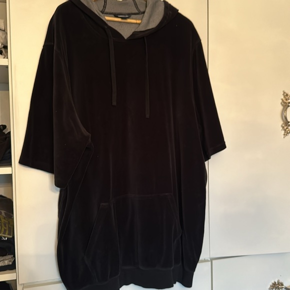 Men’s short sleeved velour hoodie! Clearance! - Picture 2 of 4